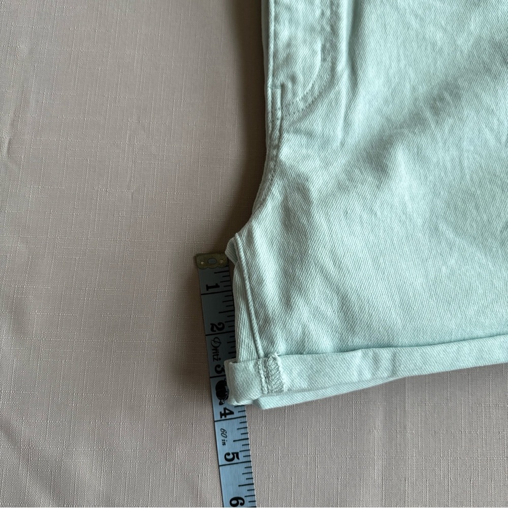 Levi's Women's Mid Length Shorts Mint Green Size 8/29W-NWT 49.00 - Picture 5 of 9